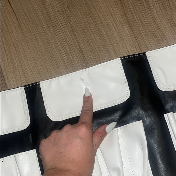 Makeup Brushes Organizer Black and White Tool Organizer (READ DESCRIPTION) - Picture 4 of 10